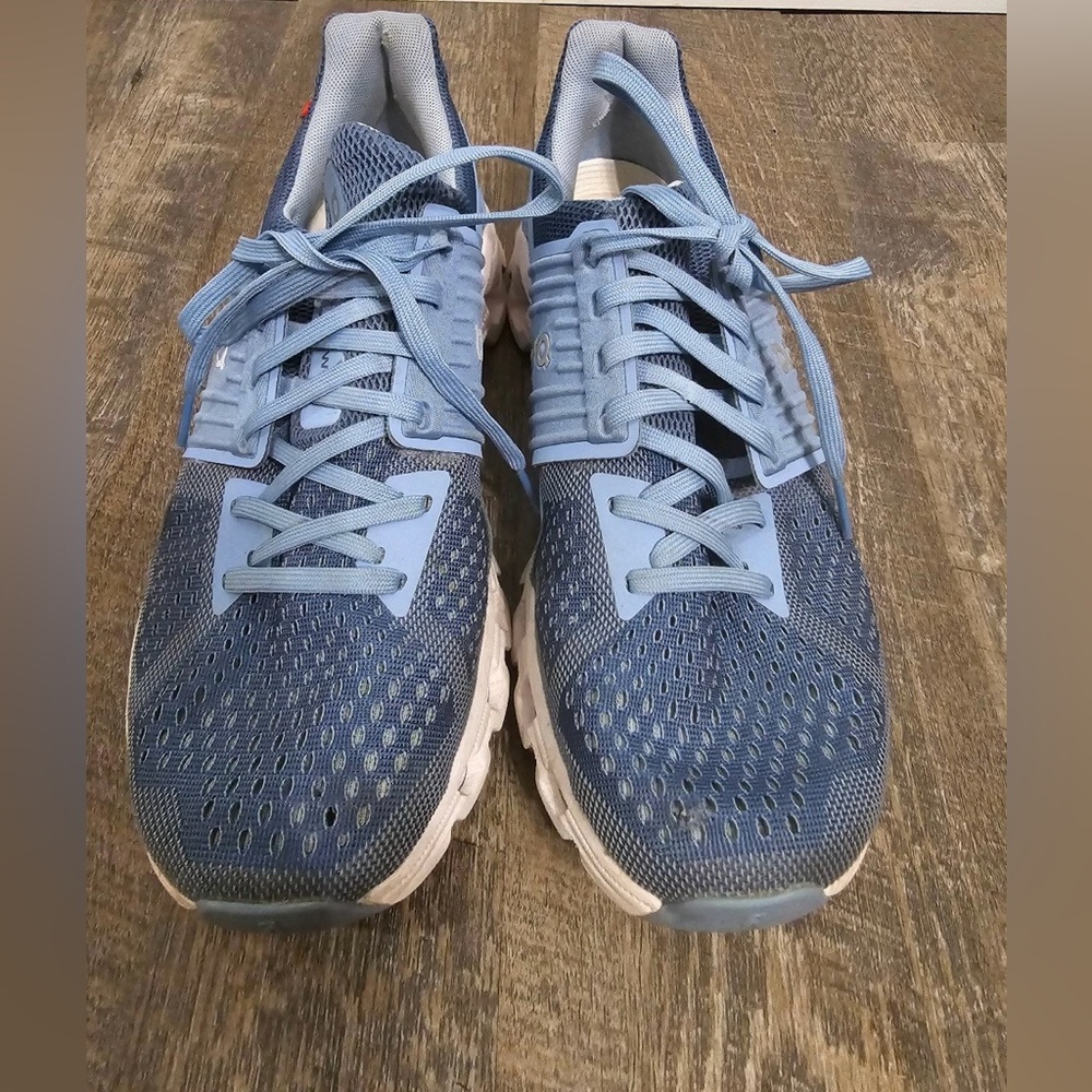 Onclouds Blue size 9